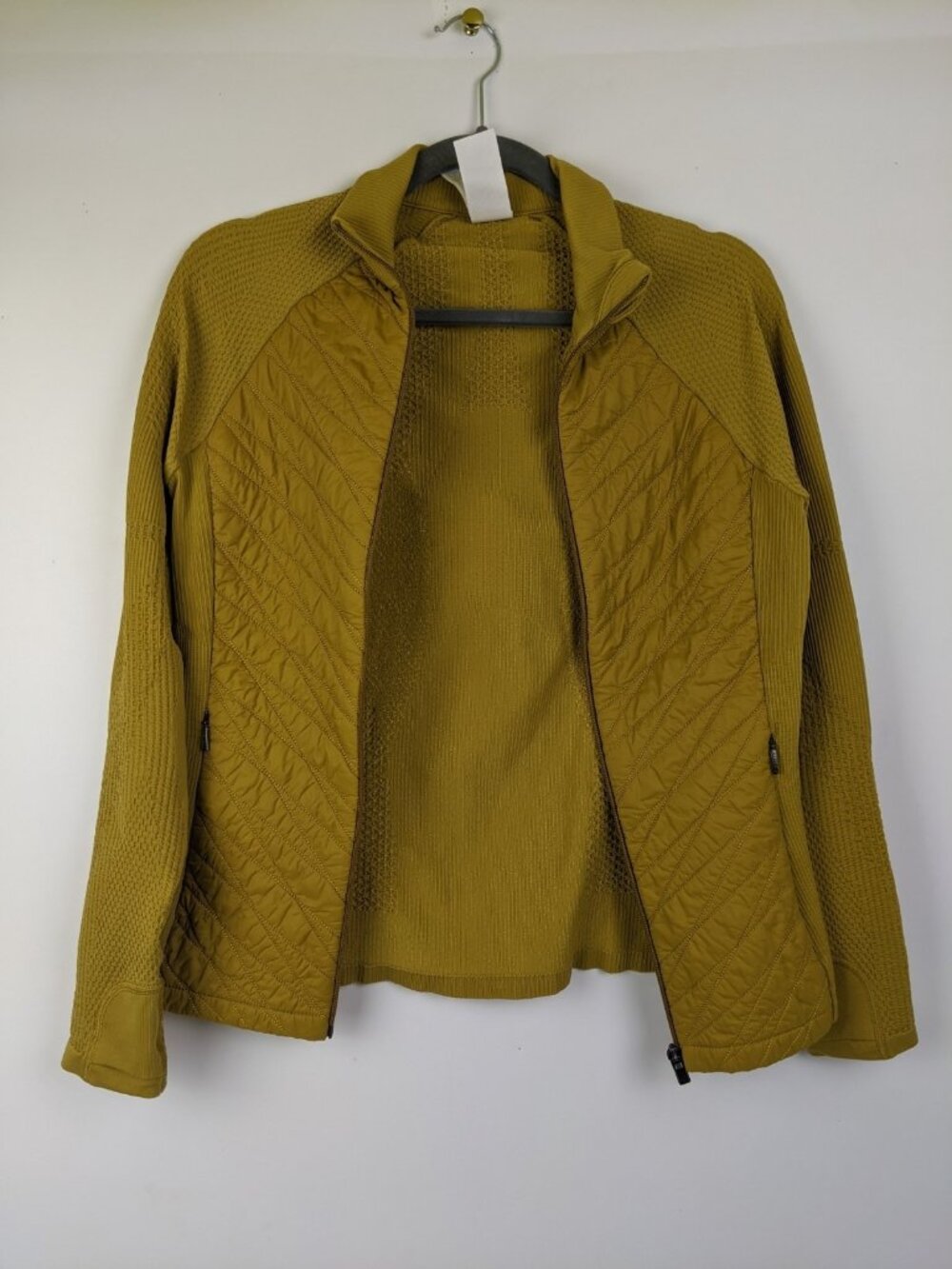 Athleta Flurry Force Insulated PrimaLoft Jacket Size Medium Quilted Ribbed Knit